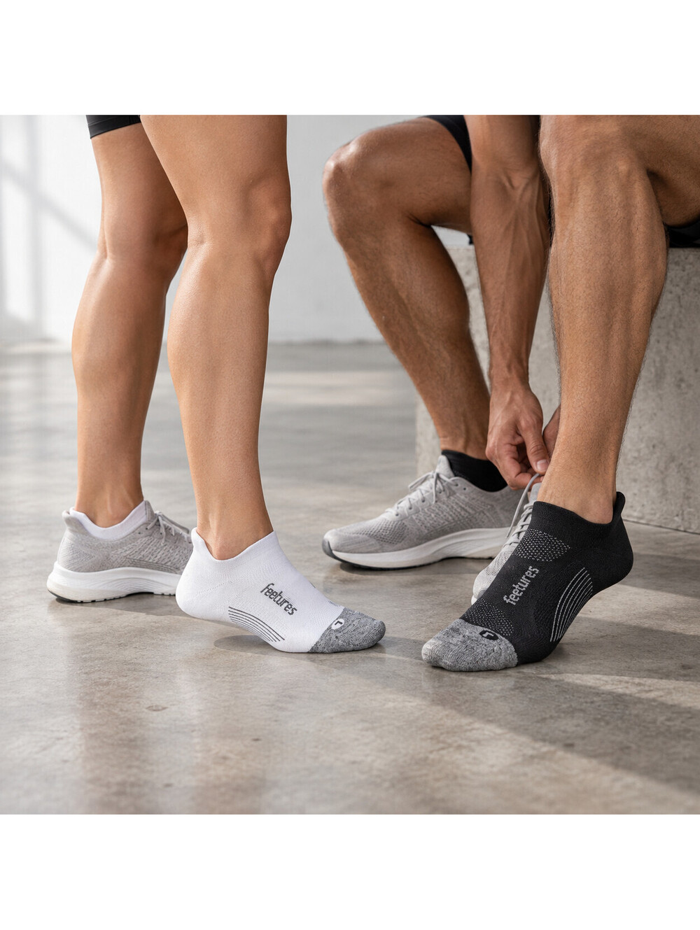 NWT Feetures Elite Light Cushion No Show Tab Socks 3 Pack White Mens 9-12 L - Picture 6 of 6